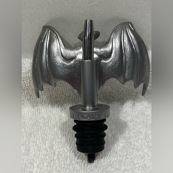 BACARDI RUM Solid Peter BAT Halloween Spooky Liquor Pourer Spout Dispenser - Picture 4 of 8